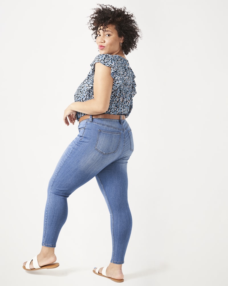 Skinny jean outfits for plus size shop